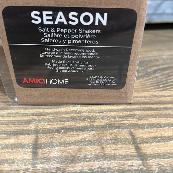 Christmas Red Truck & Tree Salt and Pepper Shakers - Picture 11 of 12